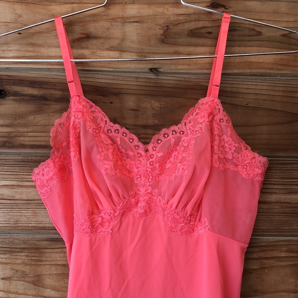 Vintage 60’s/70’s Pink Lace Nylon Slip - Picture 3 of 7